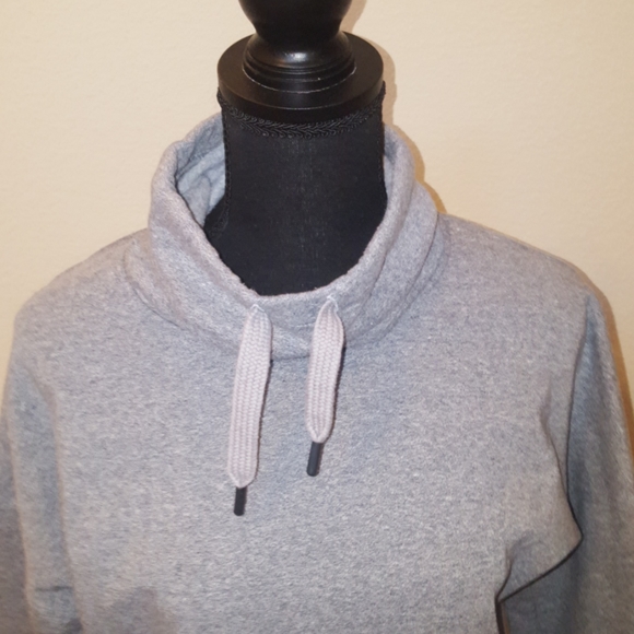 ❤HP❤Under Armour Gray Drawstring Sweatshirt❤ - Picture 3 of 7